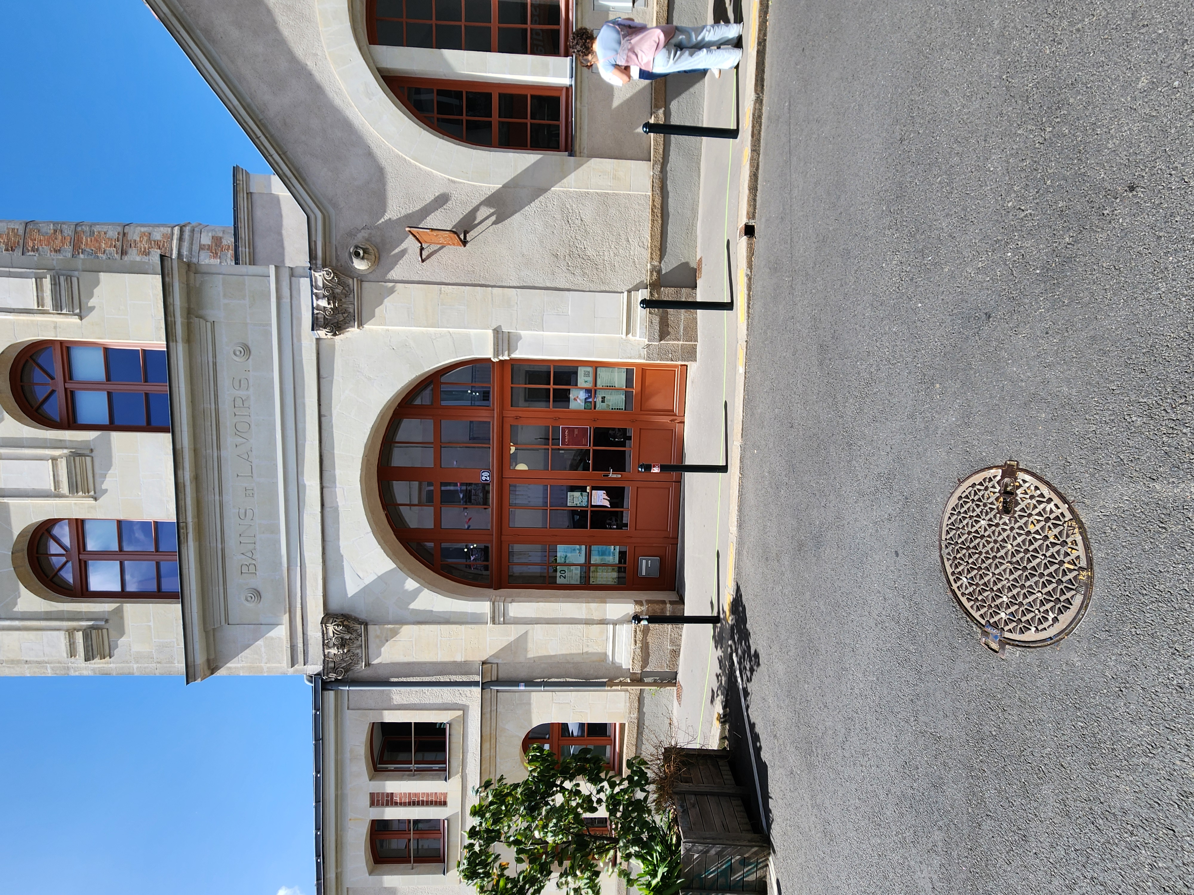 Façade du Grand Bain, anciens Bains et Lavoirs du XIXe siècle, allée de la Maison Rouge à Nantes