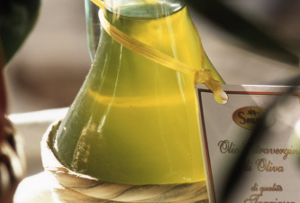 Carafe d'huile d'olive extra vierge de Ligurie, couleur dorée