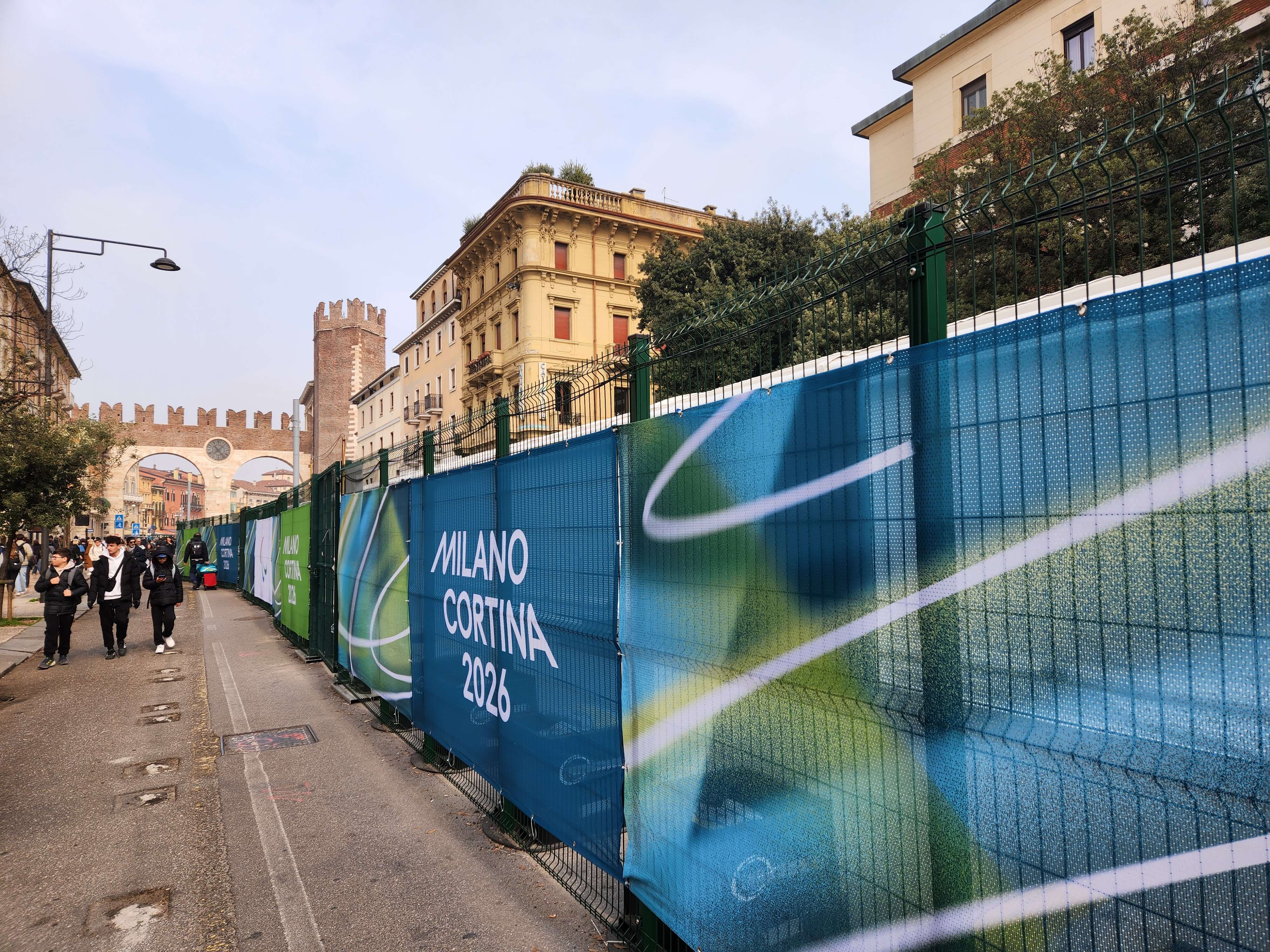 Arène de Vérone avec les installations Milano-Cortina 2026, amphithéâtre romain