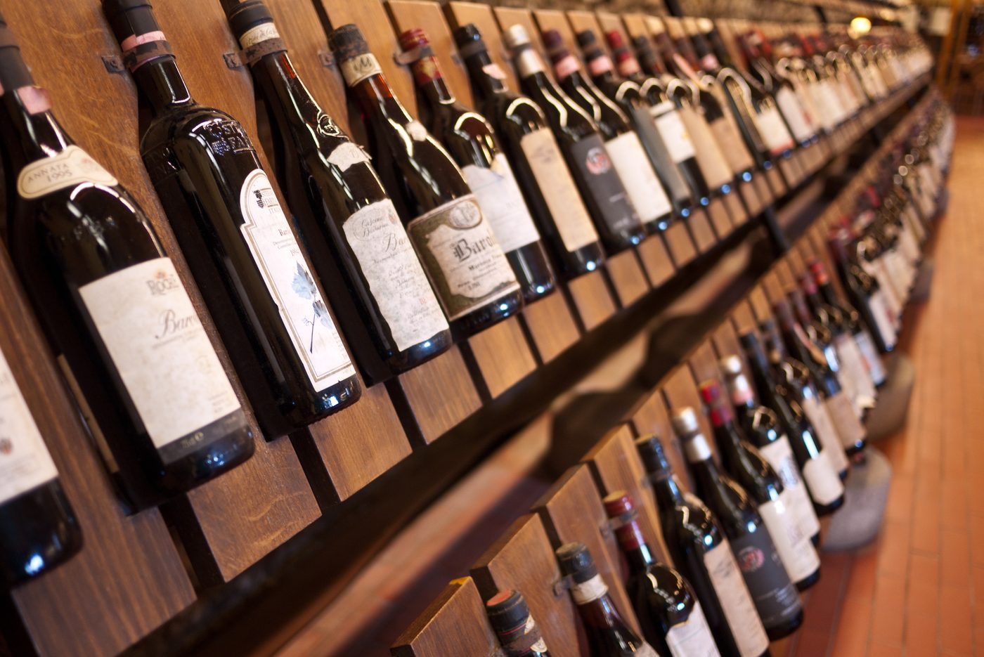 Cave à Barolo dans le Piémont, départ guidé CasaVino Expérience automne 2026